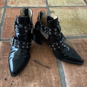 Steve Madden Black Patent Leather Grazia Size 11 Women's Bootie Buckle Accents